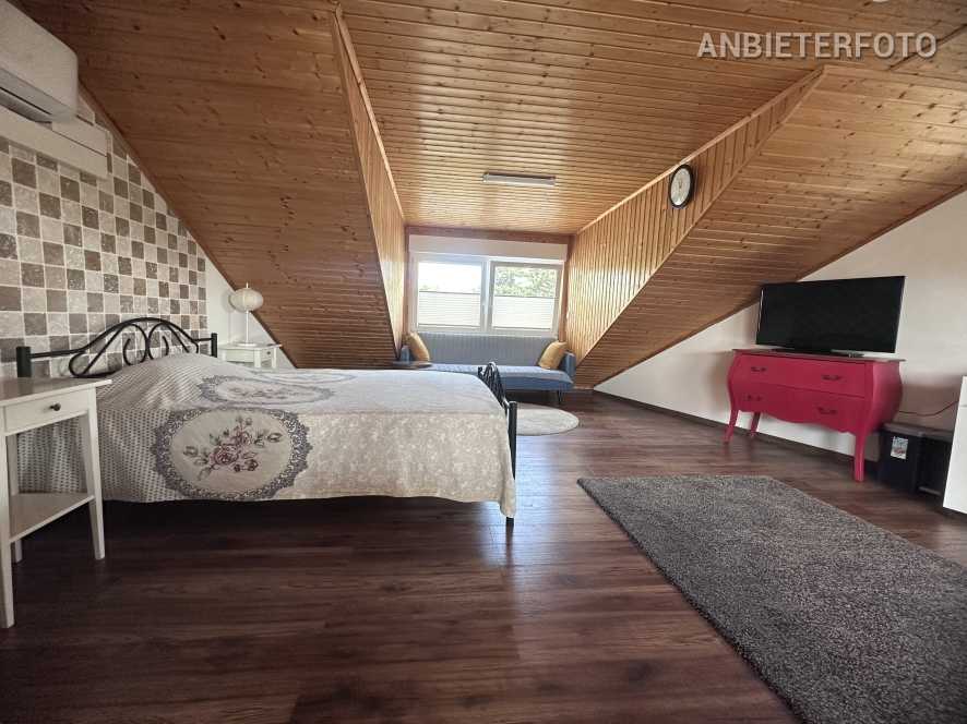 Möbliertes Mansardenzimmer in Köln-Longerich