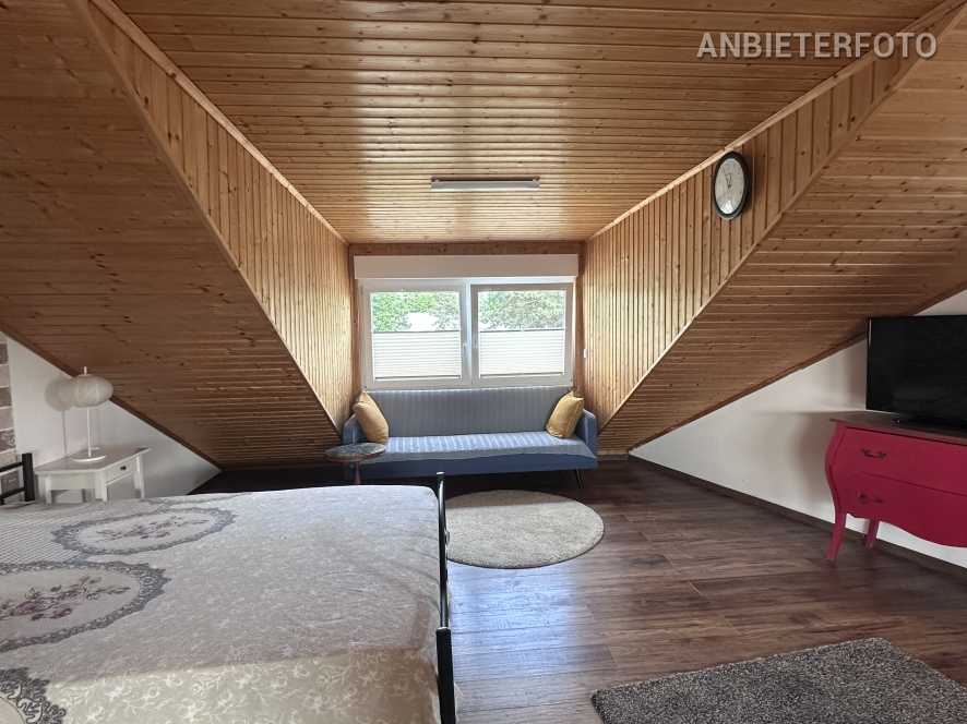 Möbliertes Mansardenzimmer in Köln-Longerich