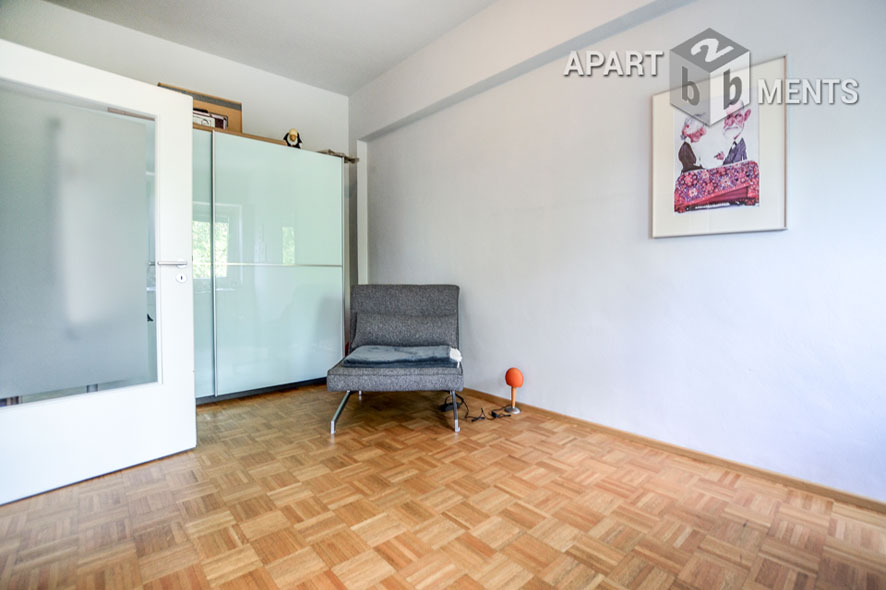 Möblierte Großraumwohnung mit Blick in den Stadtgarten in Köln-Neustadt-Süd