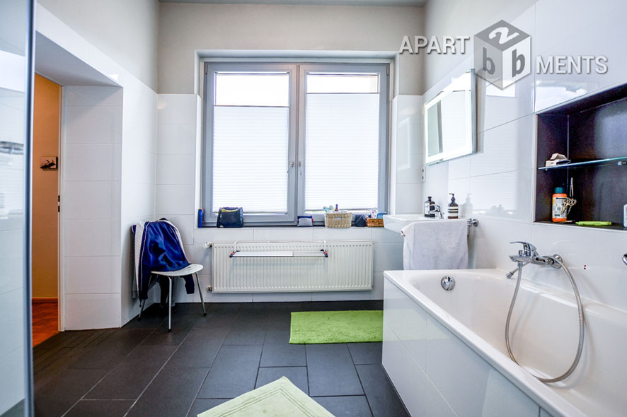 Möblierte Großraumwohnung mit Blick in den Stadtgarten in Köln-Neustadt-Süd