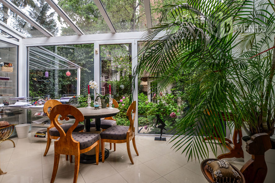 Modern furnished and spacious apartment with garden in Cologne-Neustadt-Süd