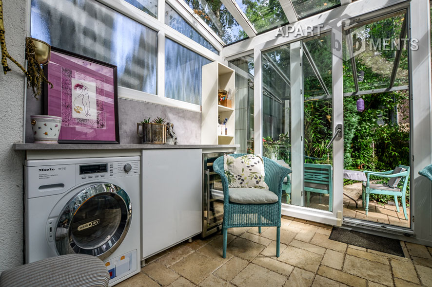Modern furnished and spacious apartment with garden in Cologne-Neustadt-Süd
