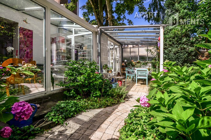 Modern furnished and spacious apartment with garden in Cologne-Neustadt-Süd