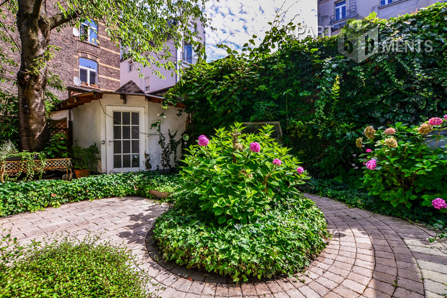 Modern furnished and spacious apartment with garden in Cologne-Neustadt-Süd