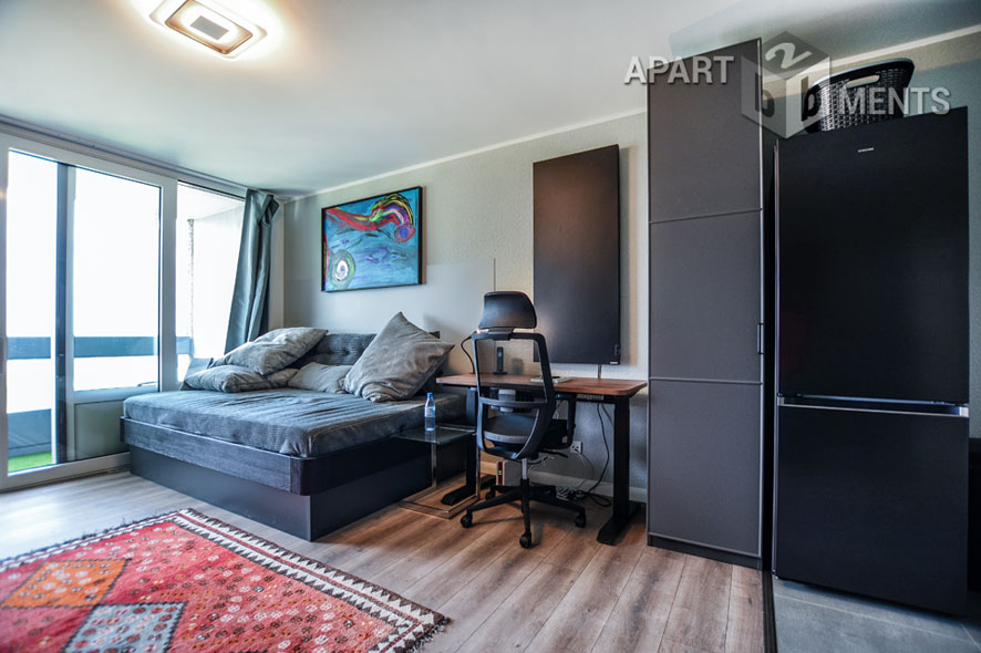 Furnished apartment with balcony in the AXA skyscraper in Cologne-Riehl