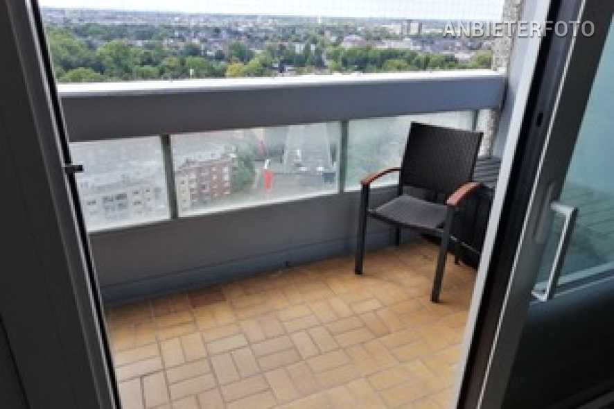 Mobliertes Apartment mit Balkon im AXA-Hochhaus in Köln-Riehl