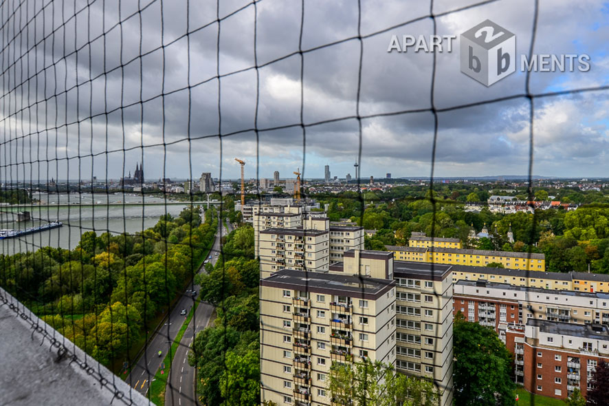 Furnished apartment with balcony in the AXA skyscraper in Cologne-Riehl