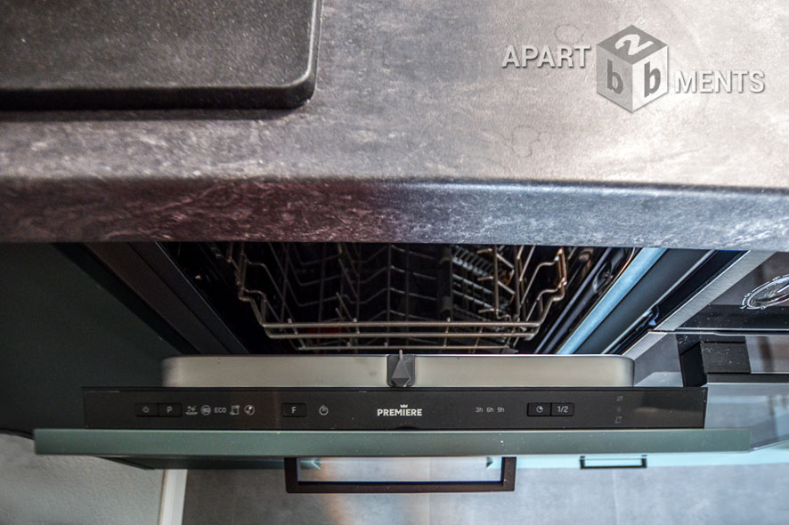 Furnished apartment with balcony in the AXA skyscraper in Cologne-Riehl