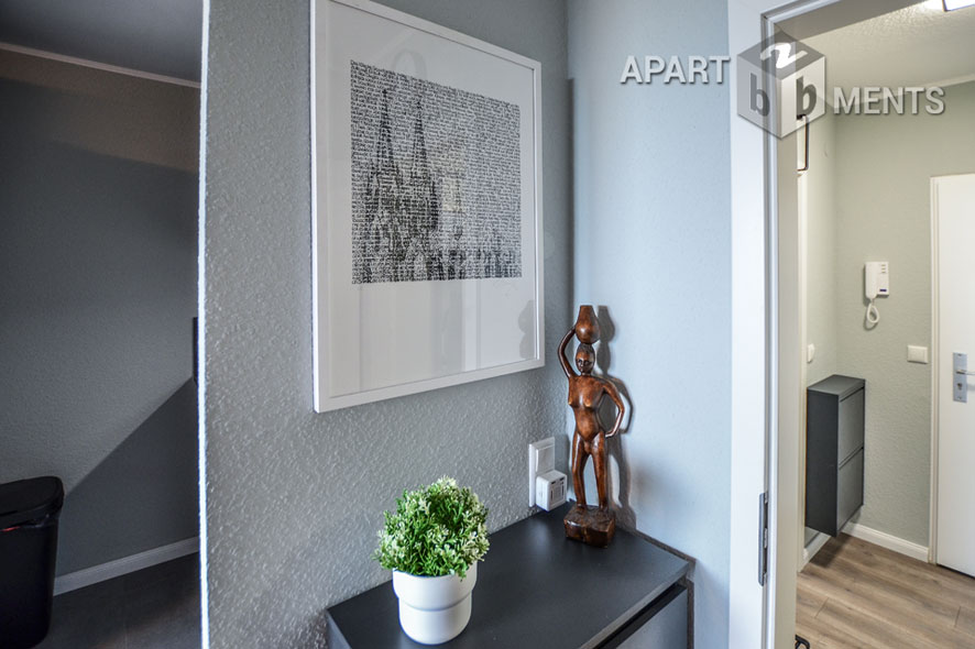 Furnished apartment with balcony in the AXA skyscraper in Cologne-Riehl