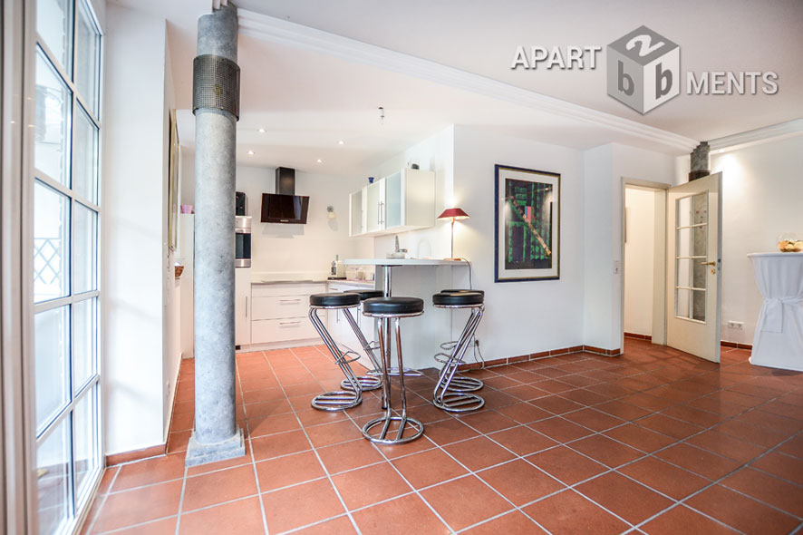 Möblierte 2-Zimmer-Maisonette-Wohnung mit Terrasse in Köln-Poll