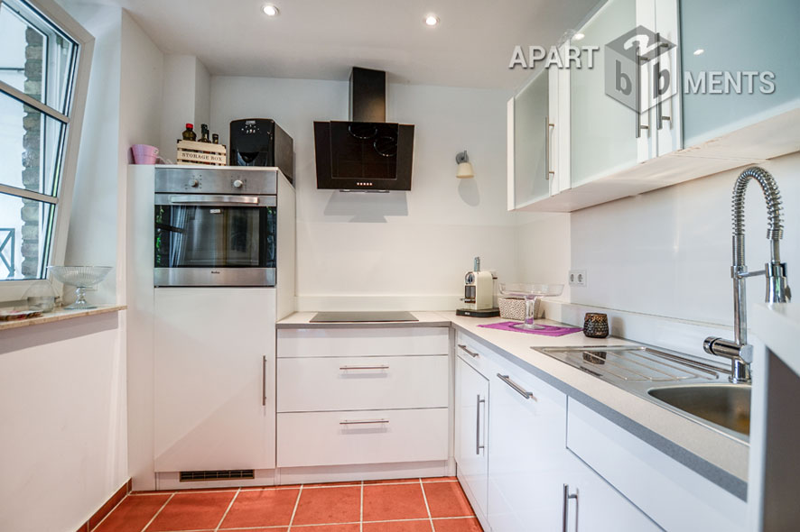 Möblierte 2-Zimmer-Maisonette-Wohnung mit Terrasse in Köln-Poll