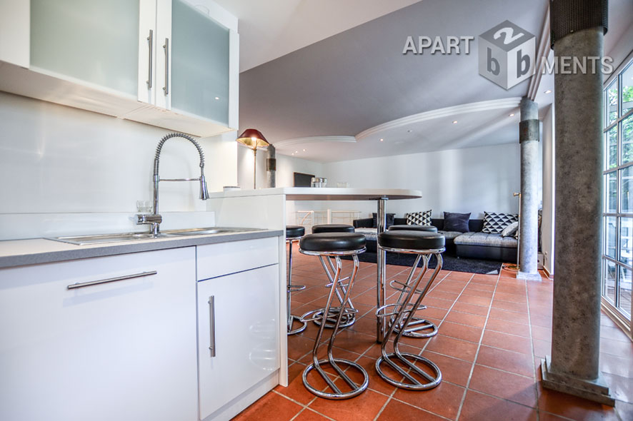 Möblierte 2-Zimmer-Maisonette-Wohnung mit Terrasse in Köln-Poll