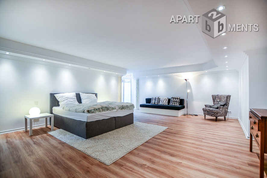 Möblierte 2-Zimmer-Maisonette-Wohnung mit Terrasse in Köln-Poll