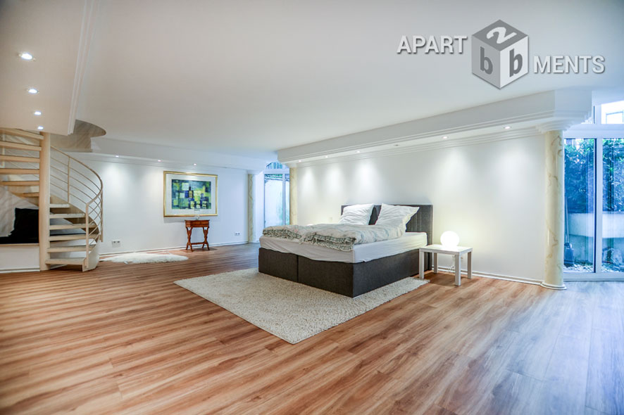 Möblierte 2-Zimmer-Maisonette-Wohnung mit Terrasse in Köln-Poll