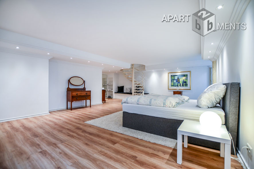 Möblierte 2-Zimmer-Maisonette-Wohnung mit Terrasse in Köln-Poll