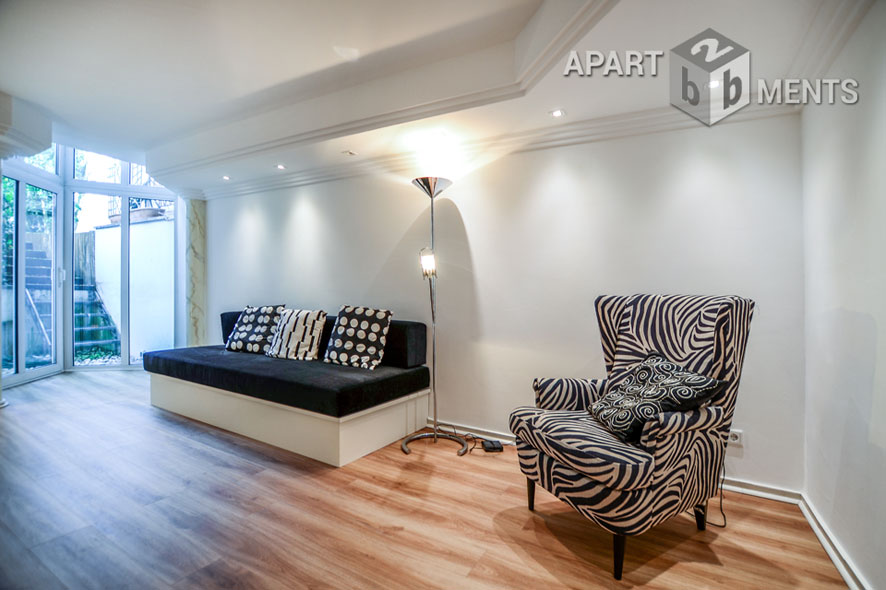 Möblierte 2-Zimmer-Maisonette-Wohnung mit Terrasse in Köln-Poll