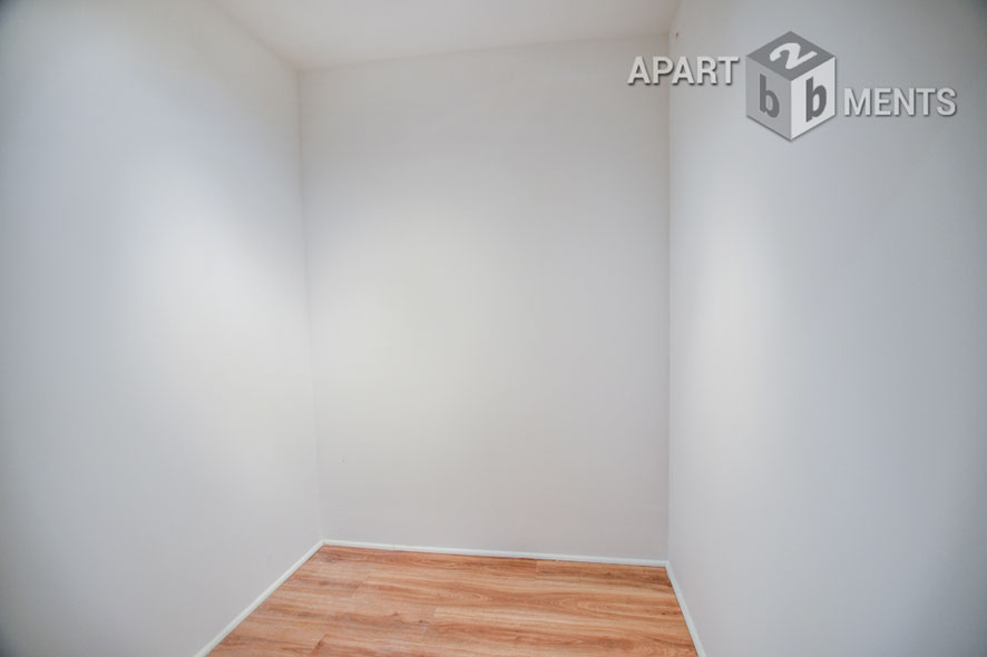 Möblierte 2-Zimmer-Maisonette-Wohnung mit Terrasse in Köln-Poll