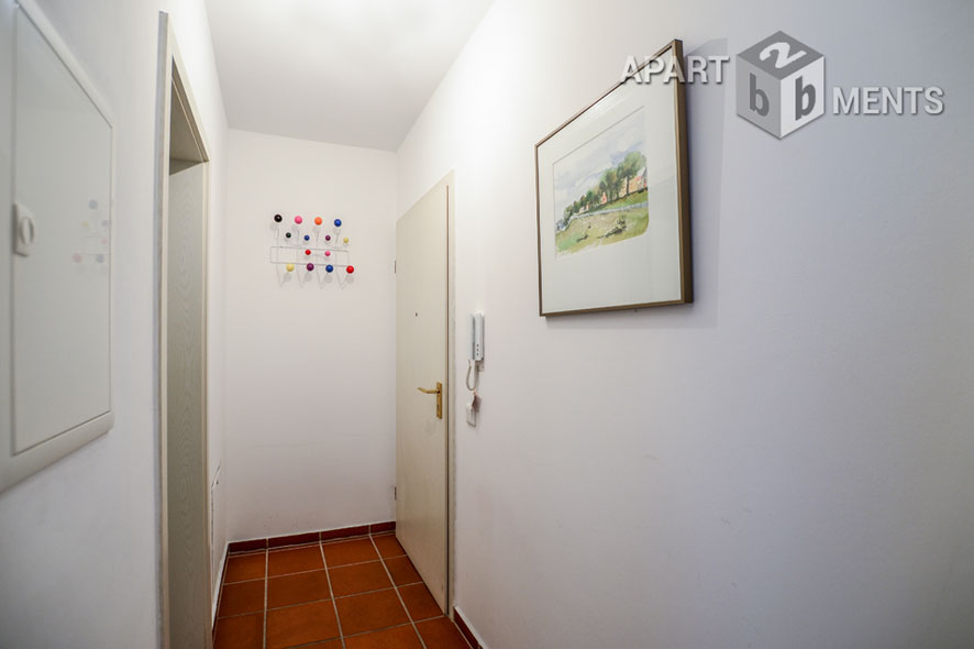 Möblierte 2-Zimmer-Maisonette-Wohnung mit Terrasse in Köln-Poll