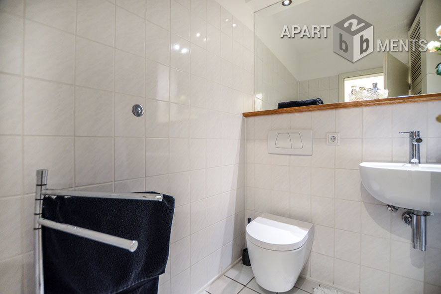 Möblierte 2-Zimmer-Maisonette-Wohnung mit Terrasse in Köln-Poll