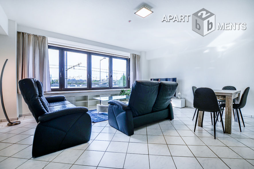 Möblierte Wohnung mit Panorama-Rheinblick und Balkon in Köln-Deutz