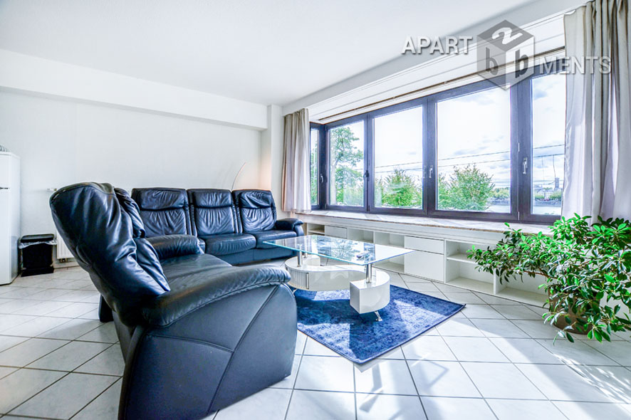 Möblierte Wohnung mit Panorama-Rheinblick und Balkon in Köln-Deutz