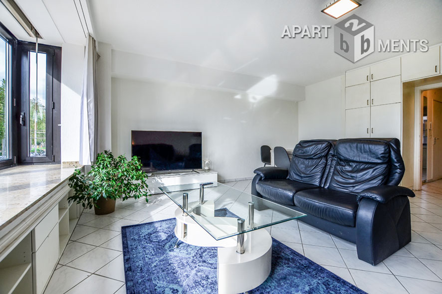 Möblierte Wohnung mit Panorama-Rheinblick und Balkon in Köln-Deutz