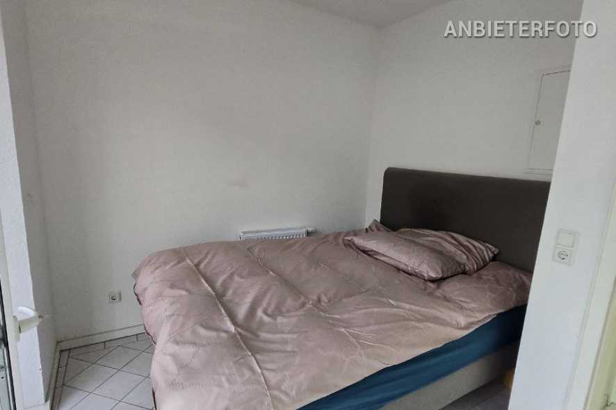 Möblierte Wohnung mit Panorama-Rheinblick und Balkon in Köln-Deutz