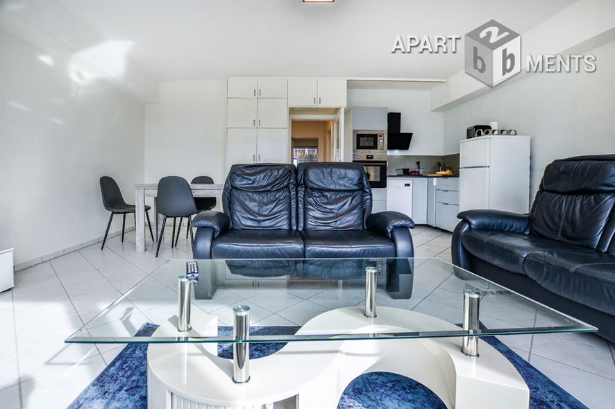 Möblierte Wohnung mit Panorama-Rheinblick und Balkon in Köln-Deutz