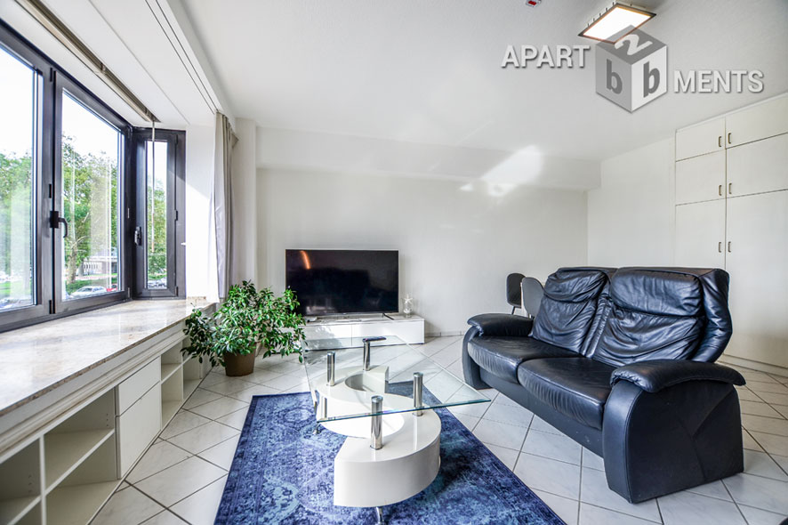 Möblierte Wohnung mit Panorama-Rheinblick und Balkon in Köln-Deutz