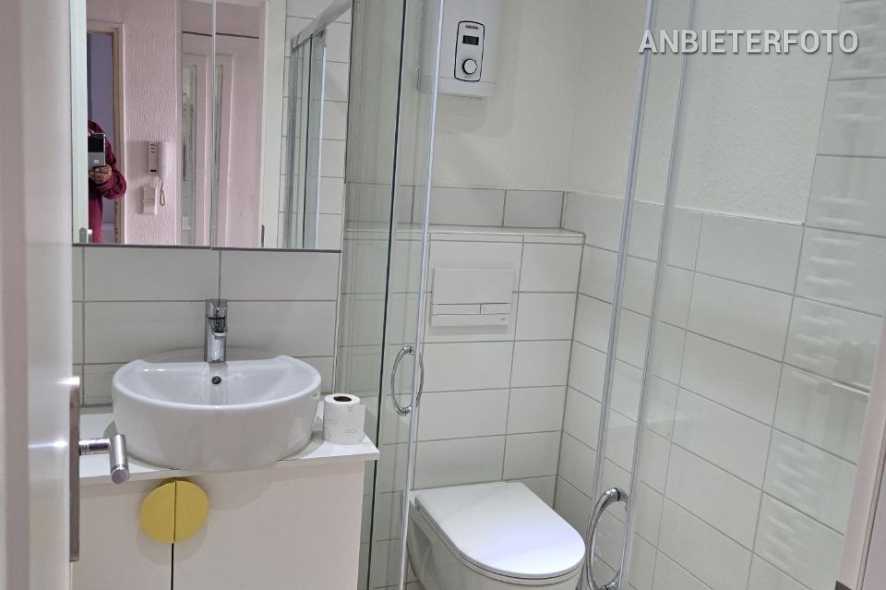 Möblierte Wohnung mit Panorama-Rheinblick und Balkon in Köln-Deutz