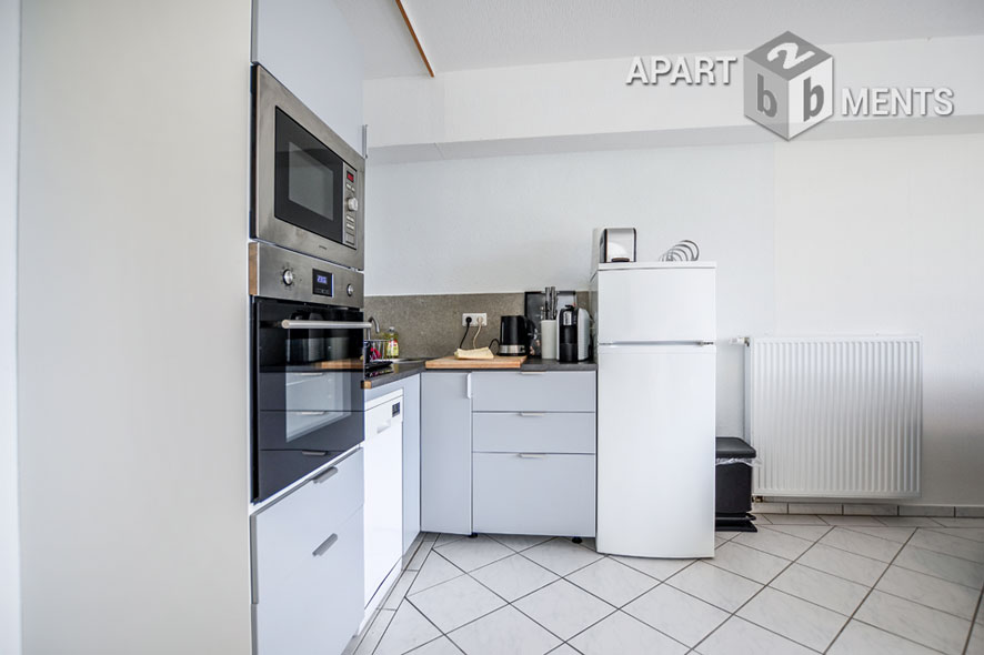 Möblierte Wohnung mit Panorama-Rheinblick und Balkon in Köln-Deutz