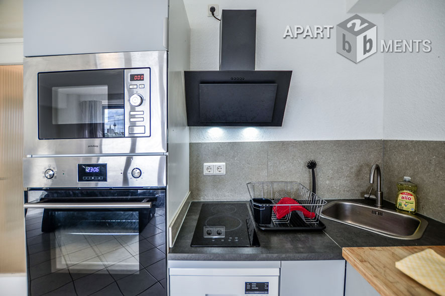 Möblierte Wohnung mit Panorama-Rheinblick und Balkon in Köln-Deutz