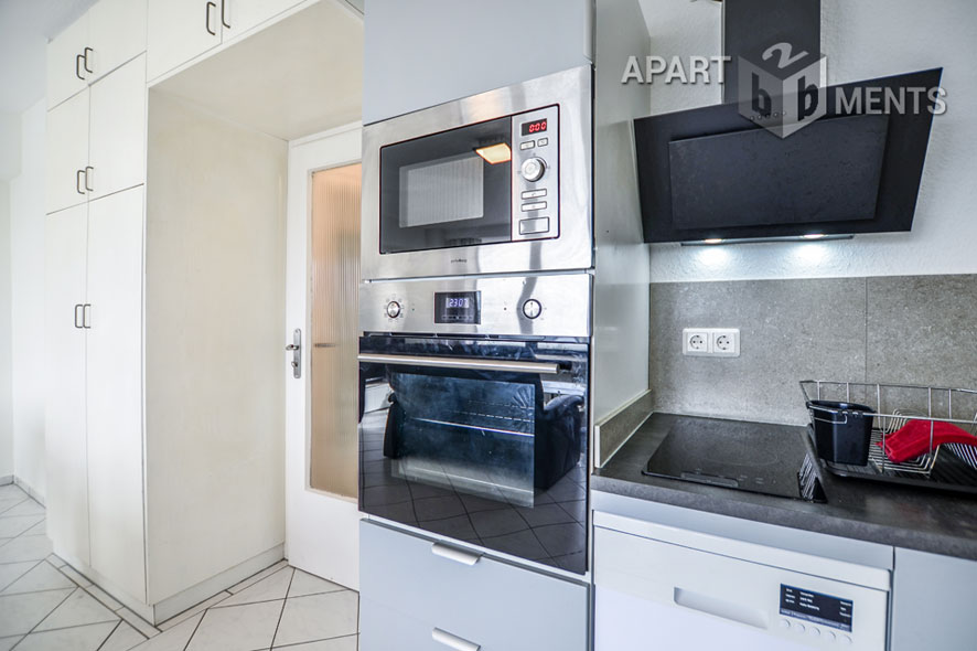 Möblierte Wohnung mit Panorama-Rheinblick und Balkon in Köln-Deutz