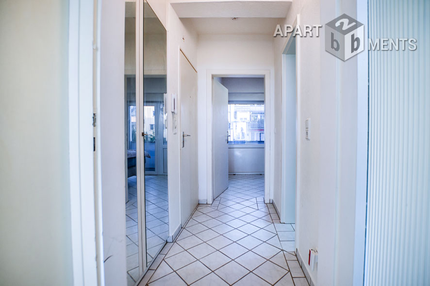 Möblierte Wohnung mit Panorama-Rheinblick und Balkon in Köln-Deutz