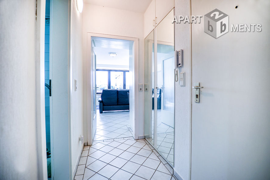 Möblierte Wohnung mit Panorama-Rheinblick und Balkon in Köln-Deutz