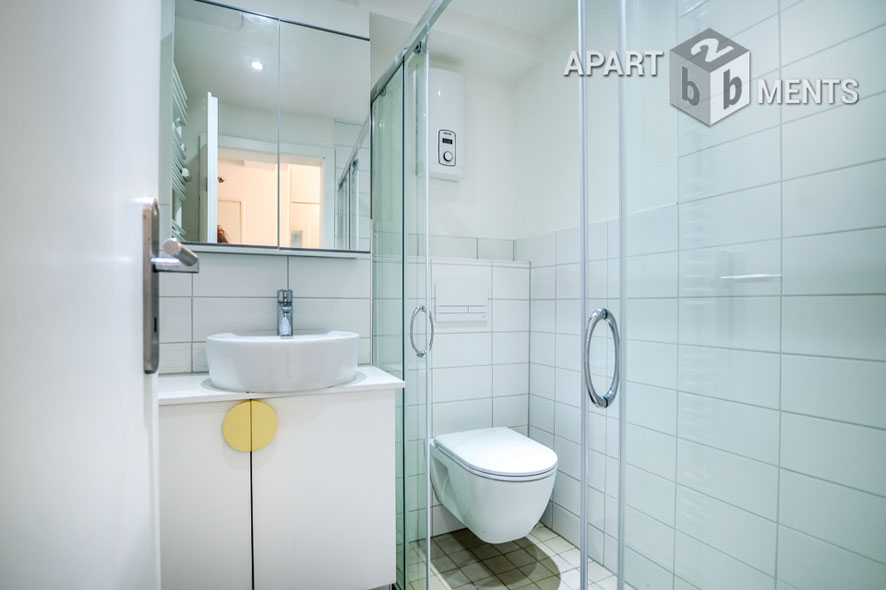 Möblierte Wohnung mit Panorama-Rheinblick und Balkon in Köln-Deutz