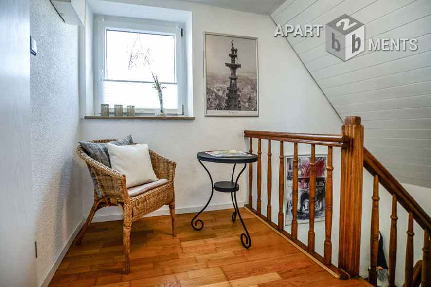 Möblierte Wohnung auf 2 Ebenen in Hürth-Kendenich