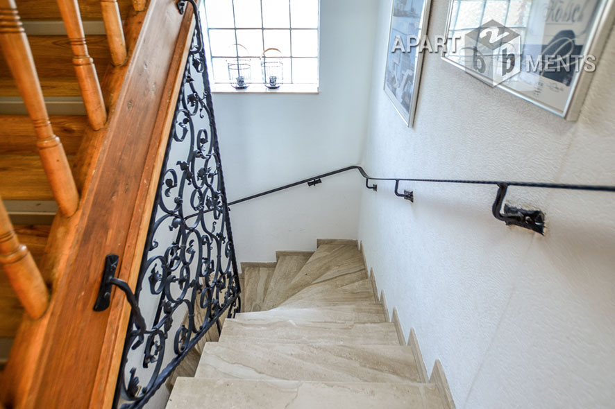 Möblierte Wohnung auf 2 Ebenen in Hürth-Kendenich