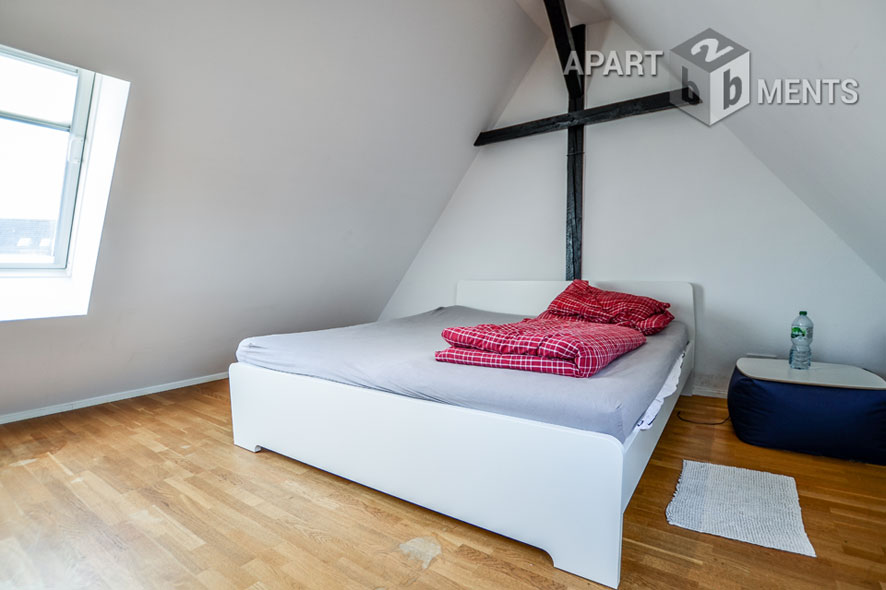 Stylishly furnished maisonette apartment in Cologne-Lindenthal