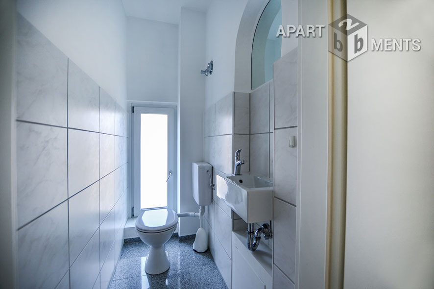 Furnished 2-room apartment with balcony and terrace in Cologne-Lindenthal