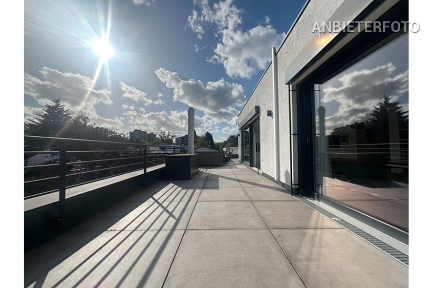 Furnished 3-room penthouse with XXL roof terrace in Cologne-Weiden