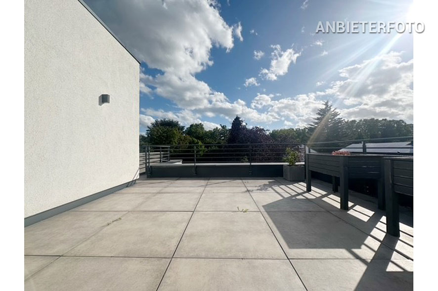 Furnished 3-room penthouse with XXL roof terrace in Cologne-Weiden