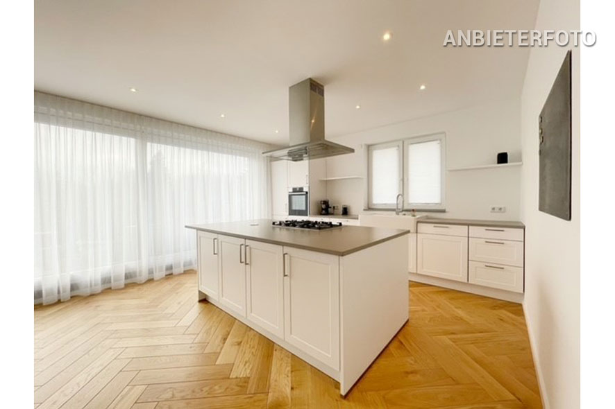 Furnished 3-room penthouse with XXL roof terrace in Cologne-Weiden