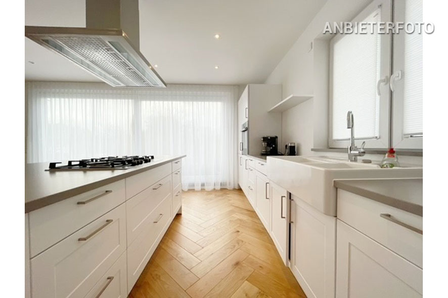 Furnished 3-room penthouse with XXL roof terrace in Cologne-Weiden