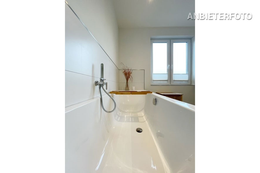 Furnished 3-room penthouse with XXL roof terrace in Cologne-Weiden