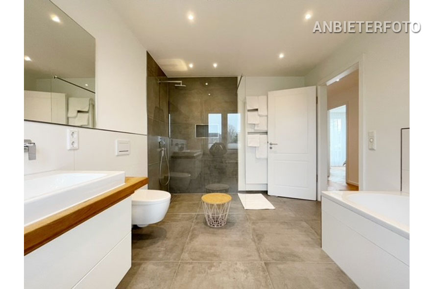 Furnished 3-room penthouse with XXL roof terrace in Cologne-Weiden