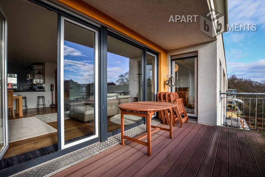 Furnished 4-room apartment with 2 bathrooms and balcony in Cologne-Nippes