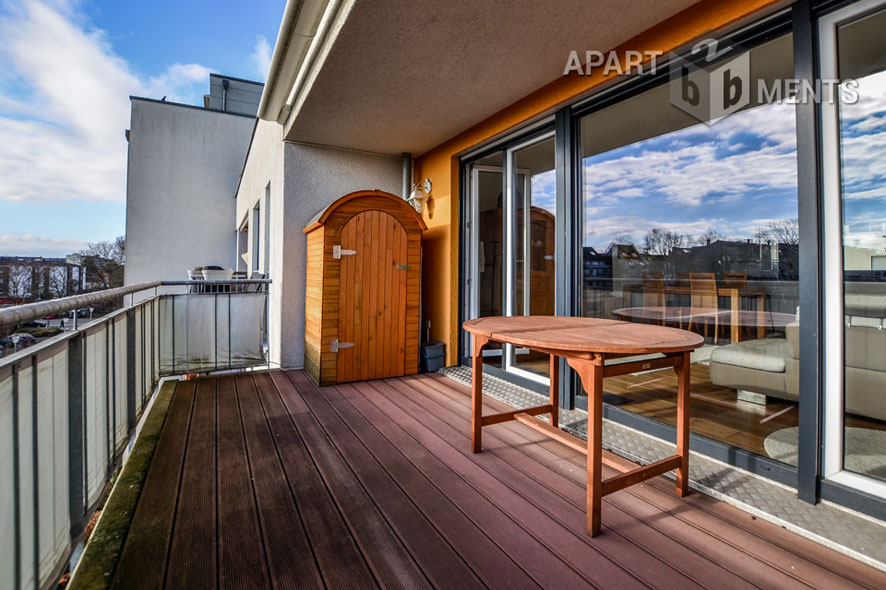 Furnished 4-room apartment with 2 bathrooms and balcony in Cologne-Nippes