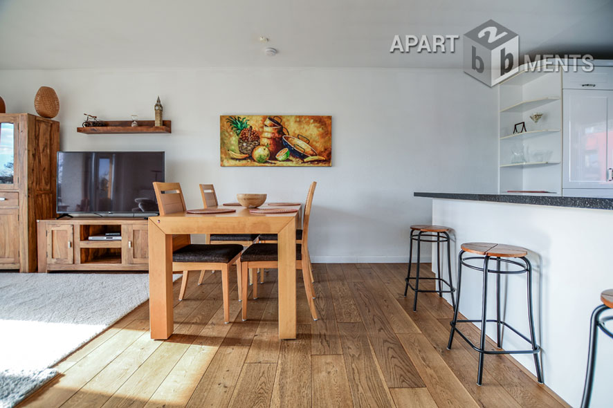 Furnished 4-room apartment with 2 bathrooms and balcony in Cologne-Nippes