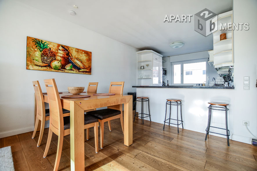 Furnished 4-room apartment with 2 bathrooms and balcony in Cologne-Nippes